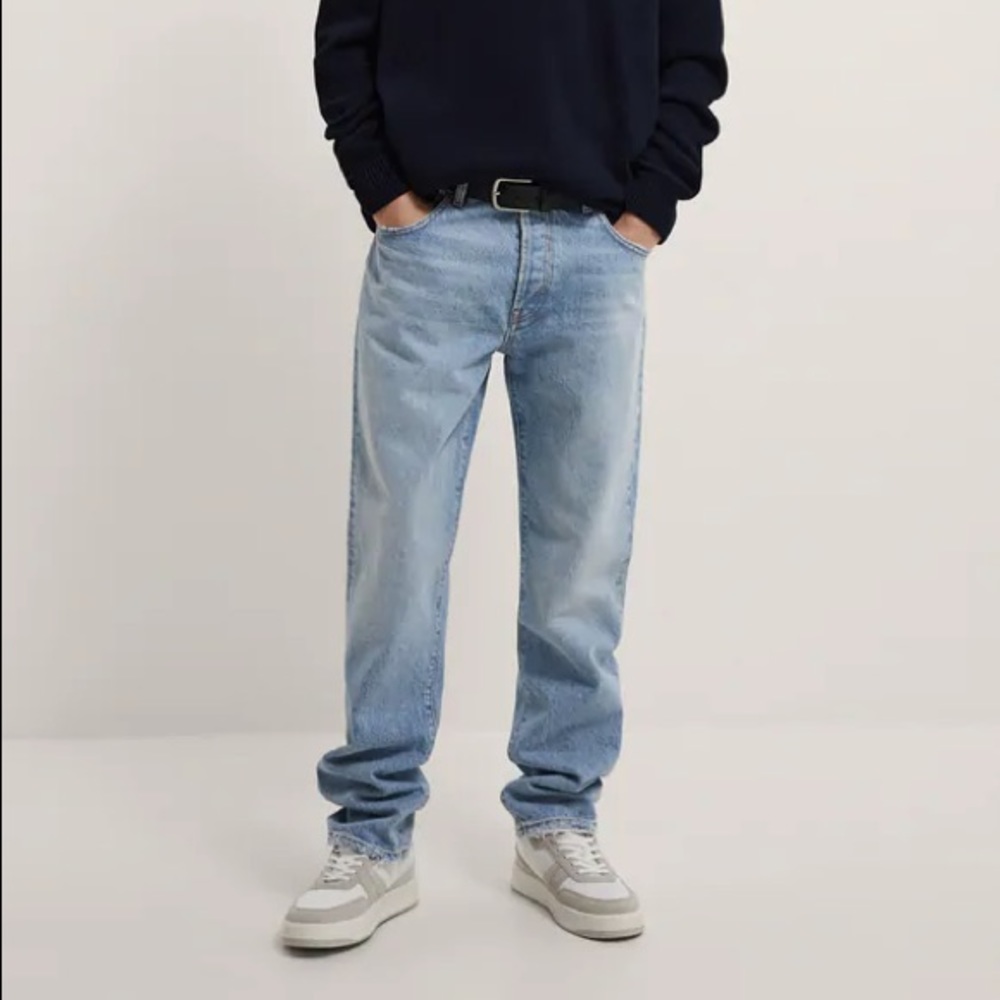 **NWT** Zara STRAIGHT FIT JEANS (USA 32)